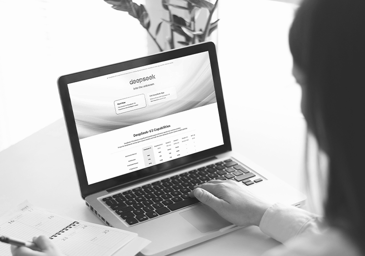 DeepSeek vs ChatGPT en el mercado colombiano